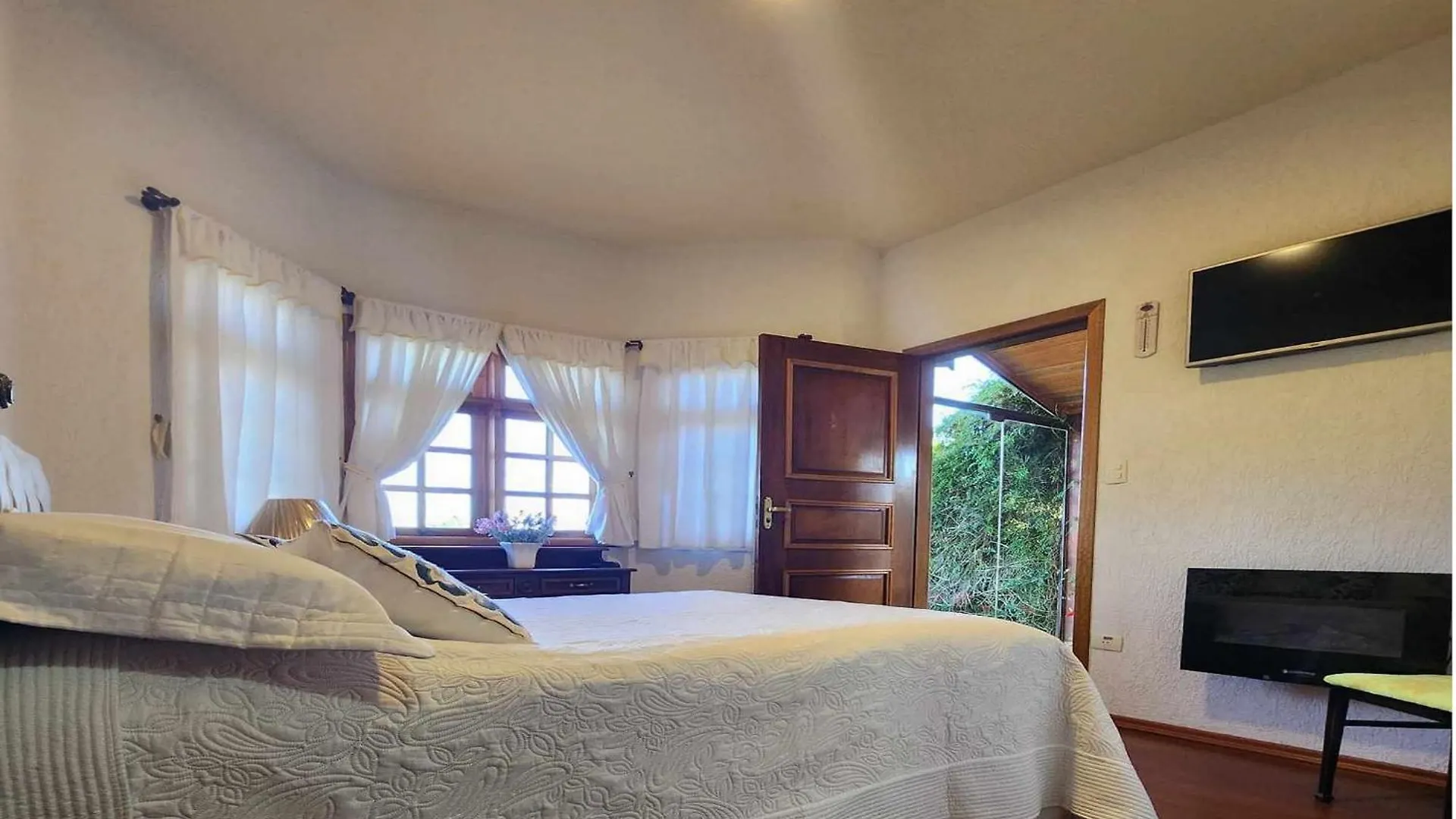 The Writer'S House Bed & Breakfast Campos do Jordao